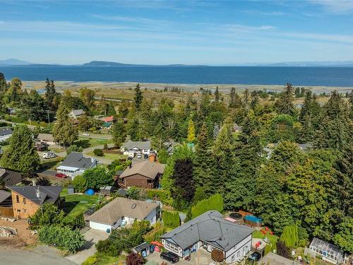 1074 Centre Cres, Qualicum Beach, BC 