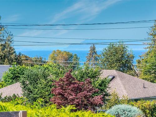 1074 Centre Cres, Qualicum Beach, BC 