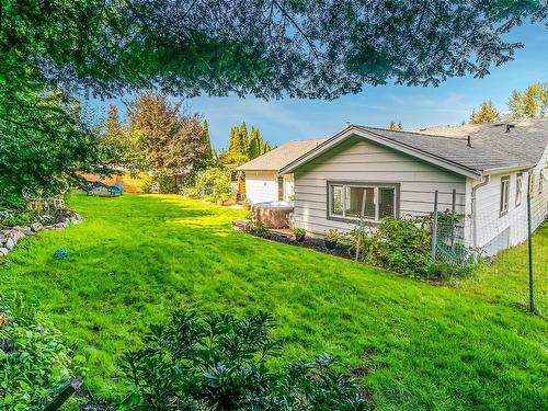 1074 Centre Cres, Qualicum Beach, BC 