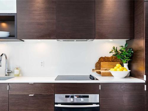 429-770 Fisgard St, Victoria, BC - Indoor Photo Showing Kitchen