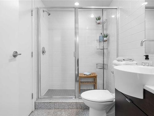 429-770 Fisgard St, Victoria, BC - Indoor Photo Showing Bathroom