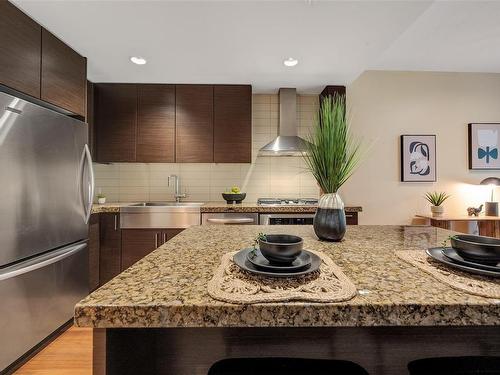 405-1400 Lynburne Pl, Langford, BC - Indoor Photo Showing Kitchen With Upgraded Kitchen