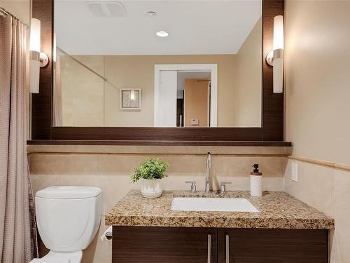 405-1400 Lynburne Pl, Langford, BC - Indoor Photo Showing Bathroom