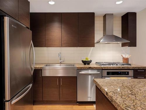 405-1400 Lynburne Pl, Langford, BC - Indoor Photo Showing Kitchen With Double Sink With Upgraded Kitchen