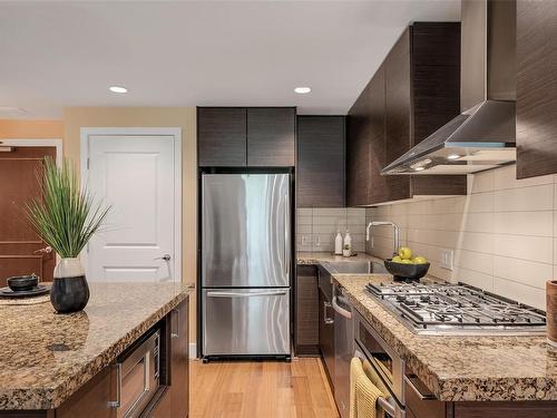 405-1400 Lynburne Pl, Langford, BC - Indoor Photo Showing Kitchen With Upgraded Kitchen