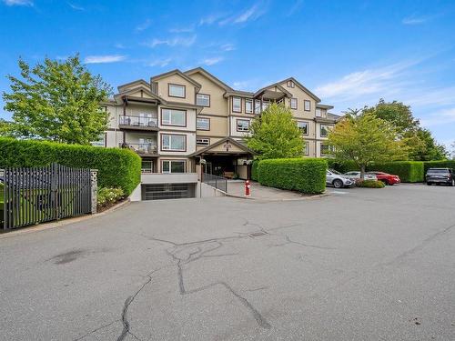 536-3666 Royal Vista Way, Courtenay, BC - Outdoor With Facade