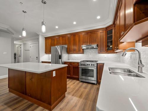 536-3666 Royal Vista Way, Courtenay, BC - Indoor Photo Showing Kitchen With Double Sink With Upgraded Kitchen