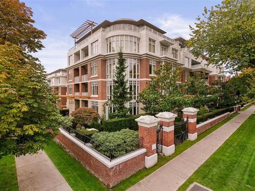 401-999 Burdett Ave, Victoria, BC - Outdoor With Balcony