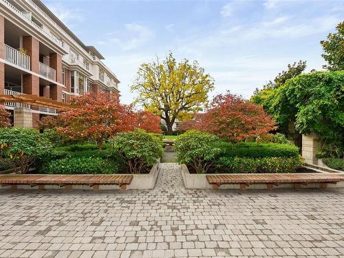 401-999 Burdett Ave, Victoria, BC - Outdoor With Balcony