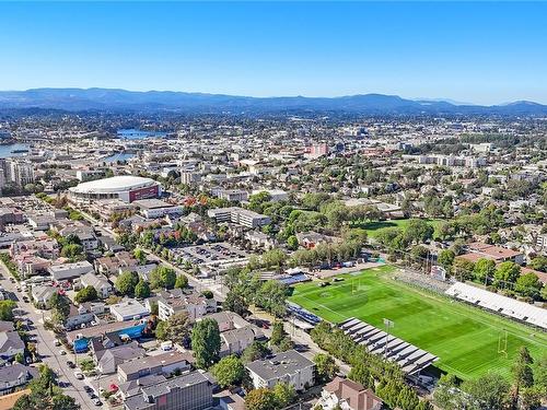 201-1039 Caledonia Ave, Victoria, BC - Outdoor With View