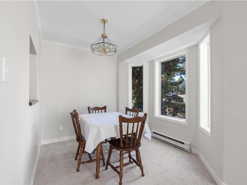 201-1039 Caledonia Ave, Victoria, BC - Indoor Photo Showing Dining Room