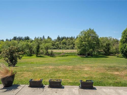 4220 Blenkinsop Rd, Saanich, BC 