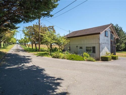 4220 Blenkinsop Rd, Saanich, BC 