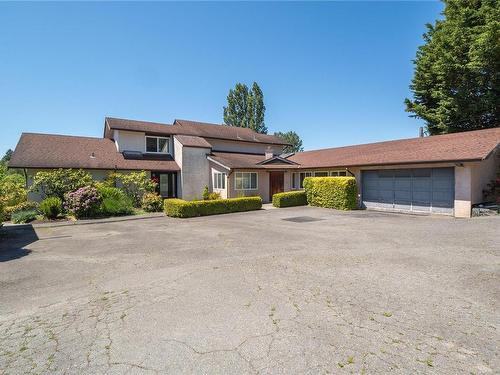 4220 Blenkinsop Rd, Saanich, BC 