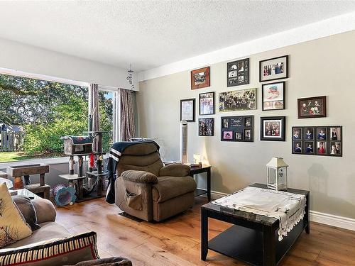 101-636 Granderson Rd, Langford, BC - Indoor Photo Showing Living Room