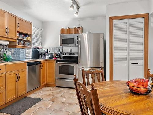 101-636 Granderson Rd, Langford, BC - Indoor Photo Showing Kitchen