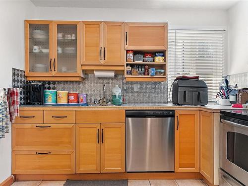 101-636 Granderson Rd, Langford, BC - Indoor Photo Showing Kitchen