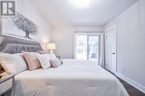 1336 Bunnell Drive, Burlington, ON - Indoor Photo Showing Bedroom