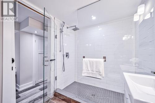 1336 Bunnell Drive, Burlington, ON - Indoor Photo Showing Bathroom