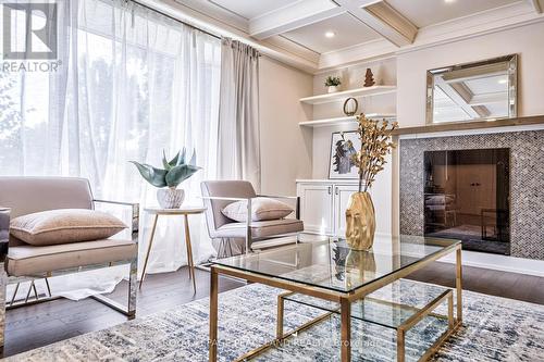 1336 Bunnell Drive, Burlington, ON - Indoor Photo Showing Living Room