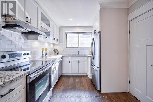 1336 Bunnell Drive, Burlington, ON - Indoor Photo Showing Kitchen With Upgraded Kitchen