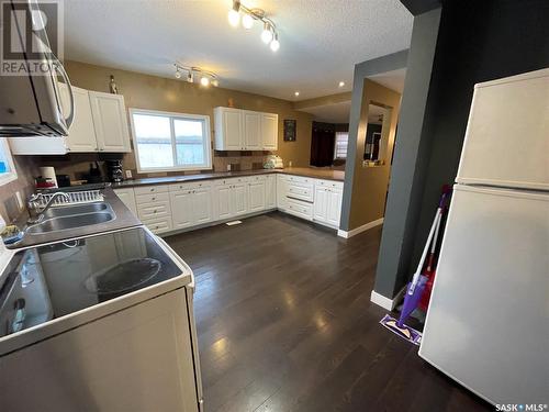 130 5Th Street, Bredenbury, SK - Indoor Photo Showing Kitchen With Double Sink