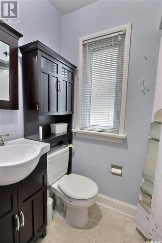 250 10Th Street E, Prince Albert, SK - Indoor Photo Showing Bathroom