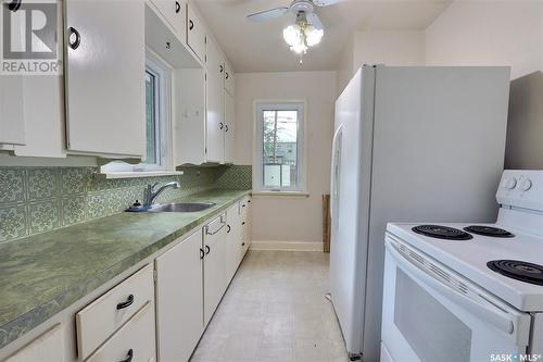 250 10Th Street E, Prince Albert, SK - Indoor Photo Showing Kitchen