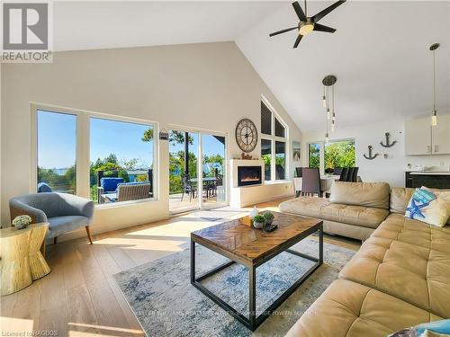 535 Bay Street, South Bruce Peninsula, ON - Indoor Photo Showing Living Room With Fireplace