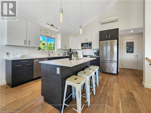 535 Bay Street, South Bruce Peninsula, ON - Indoor Photo Showing Kitchen With Upgraded Kitchen