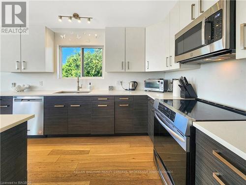 535 Bay Street, South Bruce Peninsula, ON - Indoor Photo Showing Kitchen With Double Sink