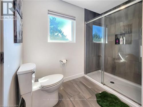 535 Bay Street, South Bruce Peninsula, ON - Indoor Photo Showing Bathroom