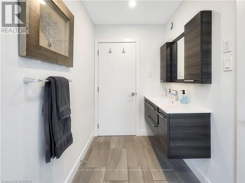 535 Bay Street, South Bruce Peninsula, ON - Indoor Photo Showing Bathroom