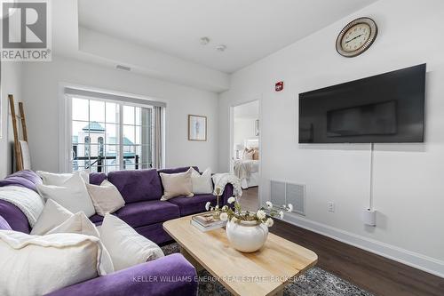 314 - 50 Lakebreeze Drive, Clarington (Newcastle), ON - Indoor Photo Showing Living Room