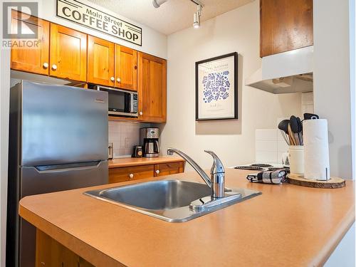 2060 Summit  Drive Unit# 403, Panorama, BC - Indoor Photo Showing Kitchen