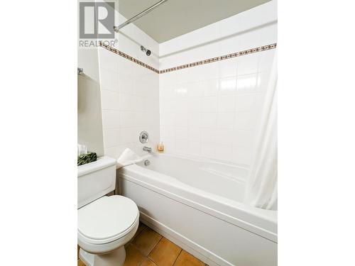 2060 Summit  Drive Unit# 403, Panorama, BC - Indoor Photo Showing Bathroom