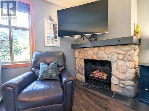 2060 Summit  Drive Unit# 208, Panorama, BC - Indoor Photo Showing Living Room With Fireplace