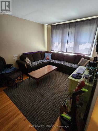 422 King George Street, Peterborough (Otonabee), ON - Indoor Photo Showing Living Room