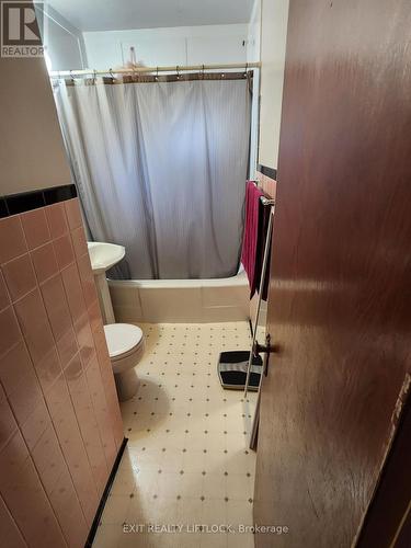 422 King George Street, Peterborough (Otonabee), ON - Indoor Photo Showing Bathroom