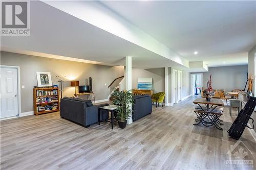 2070 8Th Line Road, Ottawa, ON - Indoor Photo Showing Living Room