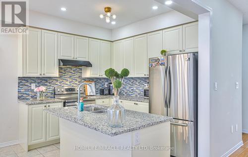 312 Bedrock Drive E, Hamilton, ON - Indoor Photo Showing Kitchen With Stainless Steel Kitchen With Double Sink With Upgraded Kitchen