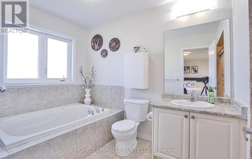 312 Bedrock Drive E, Hamilton, ON - Indoor Photo Showing Bathroom