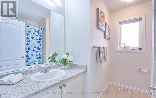 312 Bedrock Drive E, Hamilton, ON - Indoor Photo Showing Bathroom