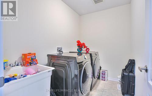 312 Bedrock Drive E, Hamilton, ON - Indoor Photo Showing Laundry Room