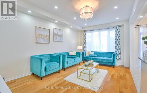 312 Bedrock Drive E, Hamilton, ON - Indoor Photo Showing Living Room