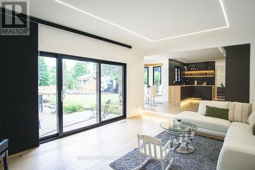 10 Angus Court, London, ON - Indoor Photo Showing Living Room