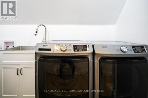 10 Angus Court, London, ON - Indoor Photo Showing Laundry Room