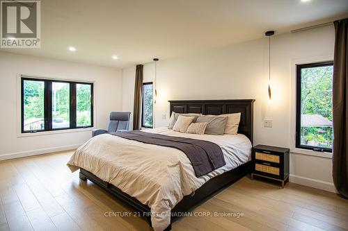 10 Angus Court, London, ON - Indoor Photo Showing Bedroom