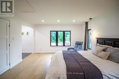 10 Angus Court, London, ON - Indoor Photo Showing Bedroom