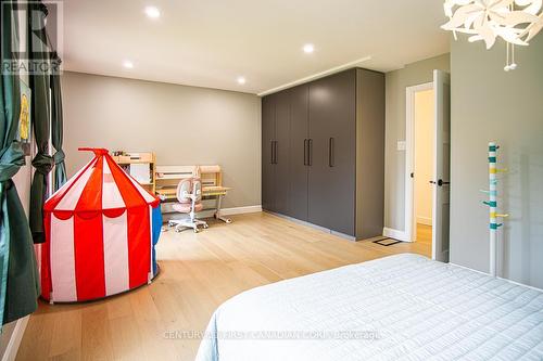 10 Angus Court, London, ON - Indoor Photo Showing Bedroom